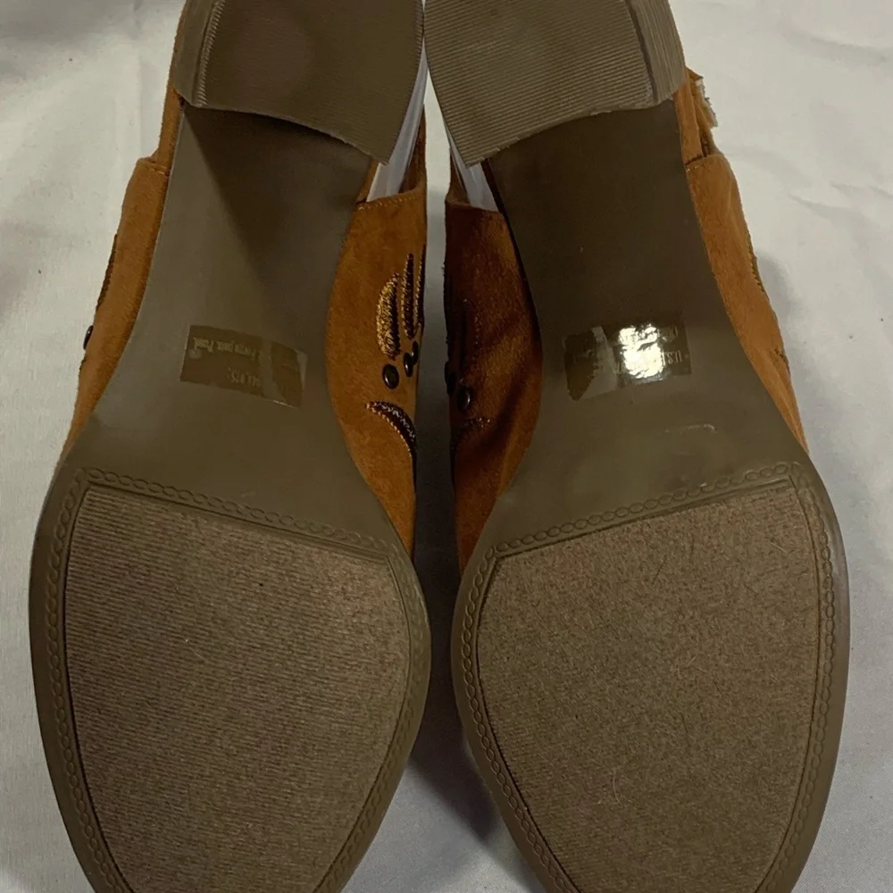 NWOT Sugar “RAINE” Brown Peep Toe Heeled Booties
